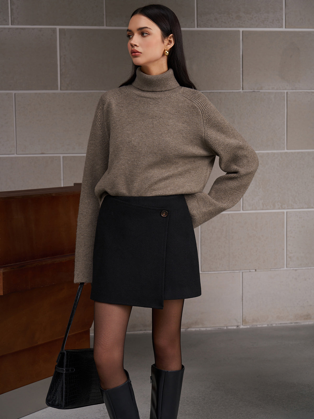 Ribbed Turtleneck Short Sweater